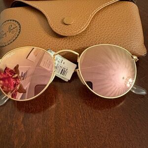 Ray-Ban Round Flash Lenses. Gold Frame with Pink